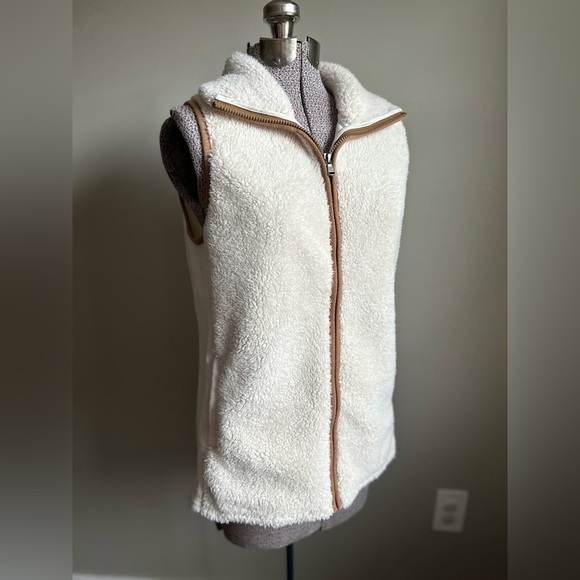 Chaps Jackets & Blazers - Chaps western Cozy White Sherpa Vest with Tan Trim cowgirl country outdoorsy